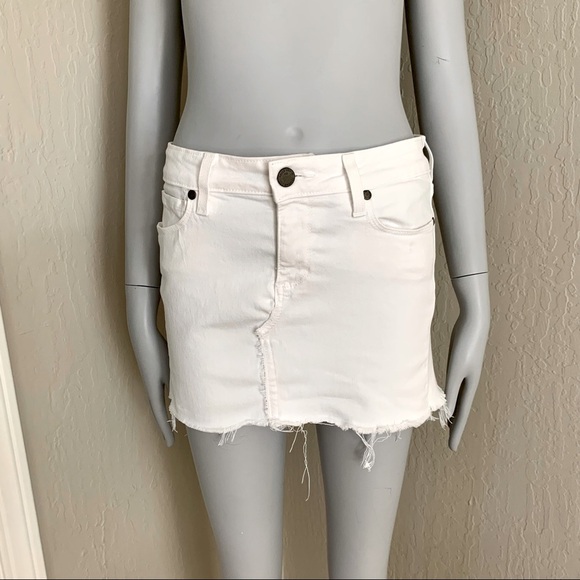 PAIGE Verdugo Optic White Raw Hem Denim Skirt Style 1764422-OWH - Picture 4 of 15